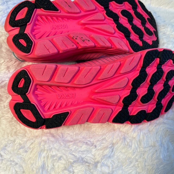 HOKA - Picture 2 of 8